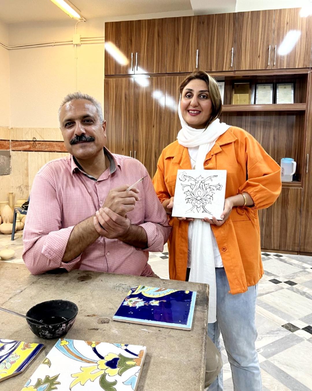 طراحی روی کاشی